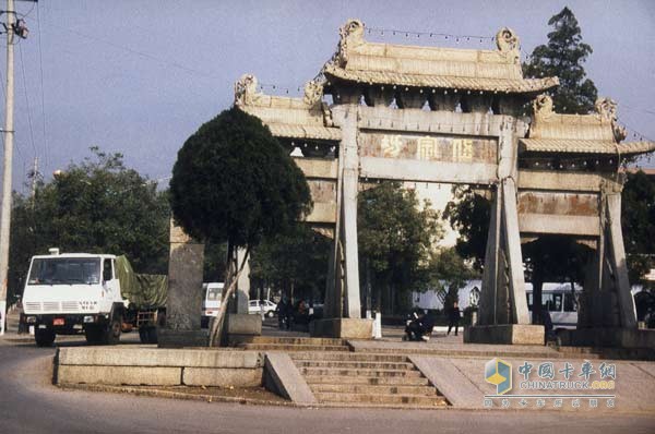 1993年，行駛在路上的斯太爾卡車