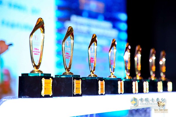 發(fā)現(xiàn)信賴活動(dòng)頒獎(jiǎng)獎(jiǎng)杯