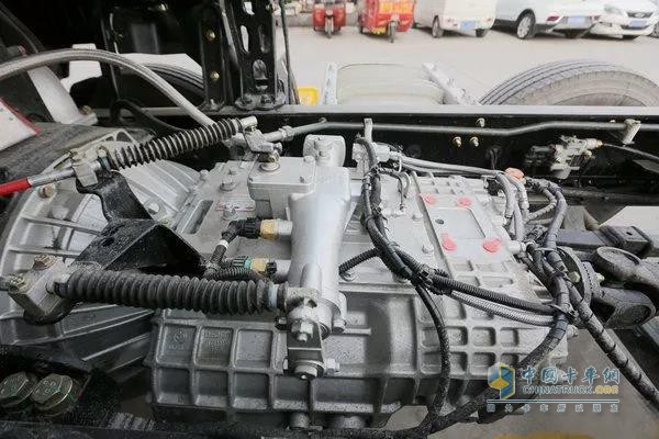 東風天龍8X4輕贏版鋁合金材質的變速箱