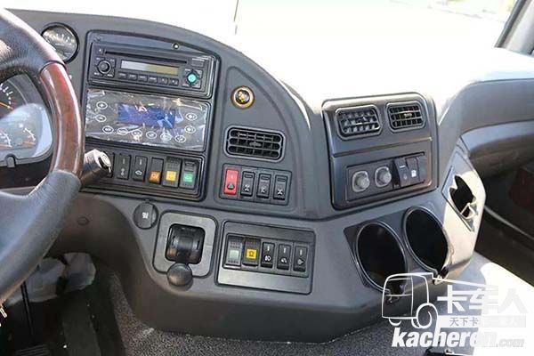 駕駛室內(nèi)飾