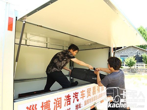 福田祥菱側開門后貨箱