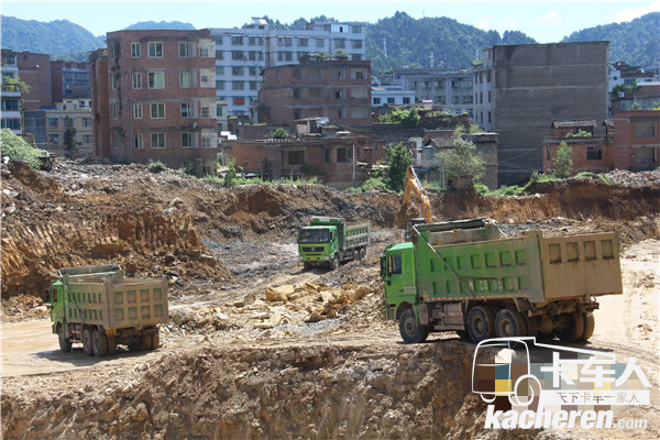 搭載西安康明斯發動機的陜汽自卸車