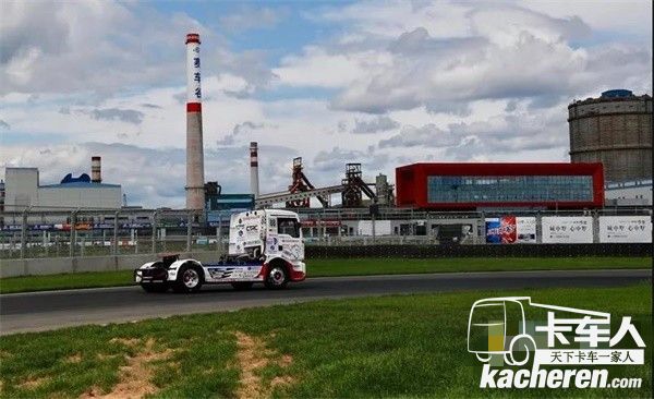 中國重汽汕德卡C5H改裝的“低趴風”小鋼炮