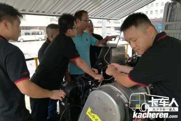 東風康明斯服務技能比武大賽國六發動機實操培訓現場