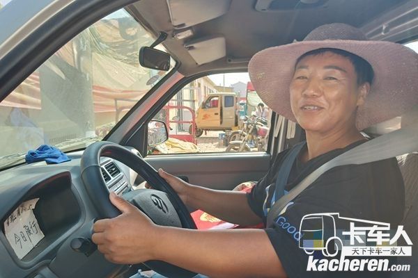 楊姐駕駛福田祥菱出攤