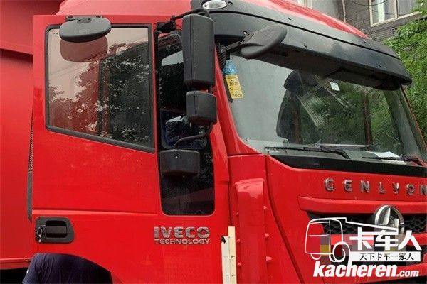 上汽紅巖杰獅重卡高顏值