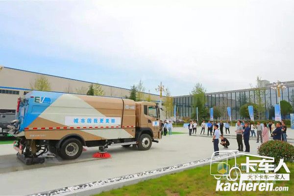 純電動環衛車現場演示作業過程