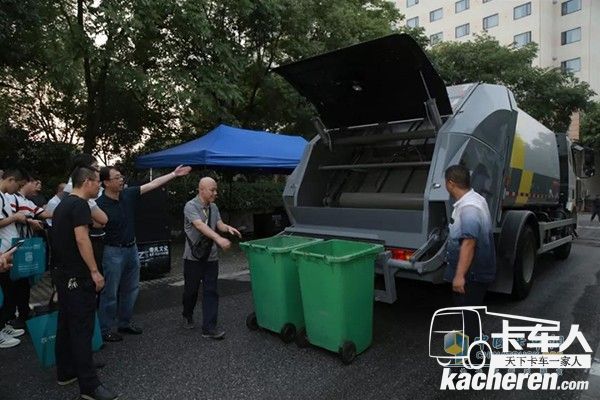 J6L-4×2-18噸洗掃車-揚(yáng)州金威改裝