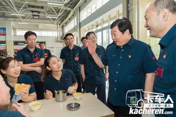 與員工詳細(xì)交談