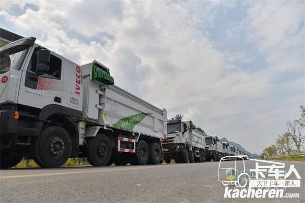 上汽紅巖白綠配色，清新自然