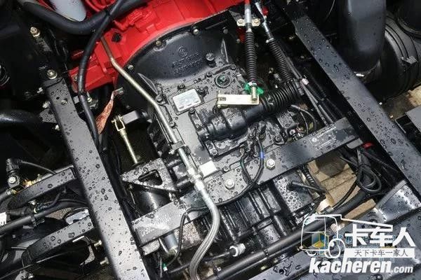 東風多利卡D9搭載康明斯發動機