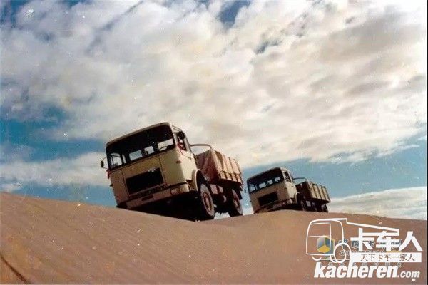 紅巖CQ25.290和紅巖CQ15.250全輪驅動重型沙漠越野車