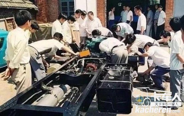 1990年，江淮第一臺HFC6700系列底盤研制成功