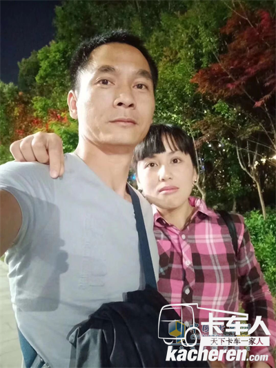 劉守進與妻子的合影