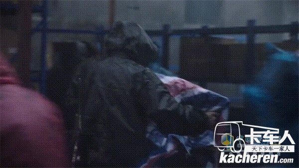 東風柳汽風雨無阻 日夜搬貨