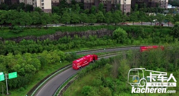 上汽紅巖 “時光博物館”在路上