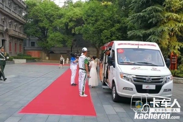 東風(fēng)御風(fēng)護航第七屆軍運會火炬?zhèn)鬟f