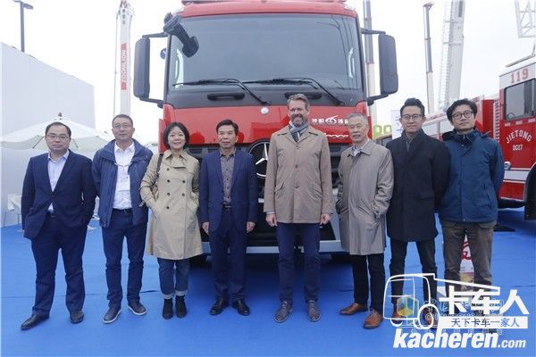 戴姆勒卡客車(中國)有限公司首席執行官科銳銘(Ralf Kraemer)與中集沈陽捷通領導交流