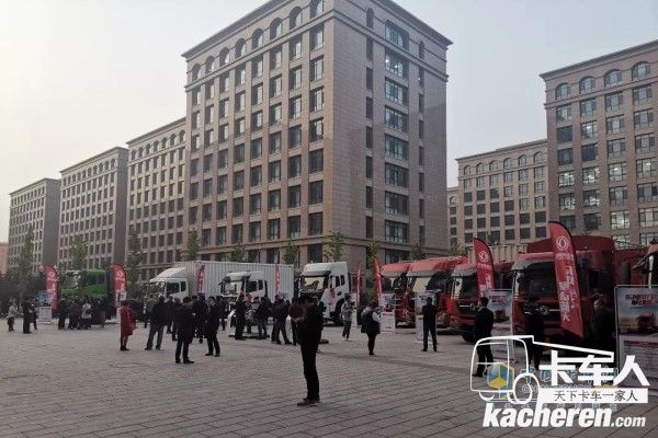 現場展車吸引眾多客戶關注