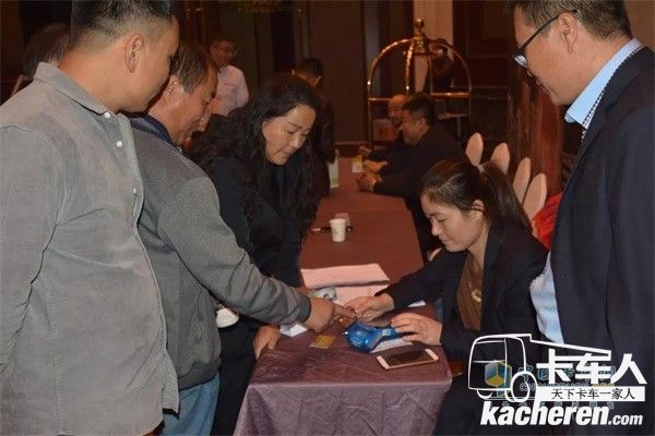 福田戴姆勒客戶現(xiàn)場訂車