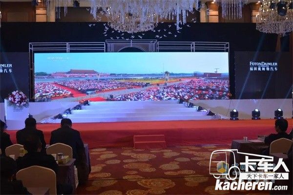 回顧歐曼超級重卡國典版在新中國成立70周年慶祝中精彩表現(xiàn)