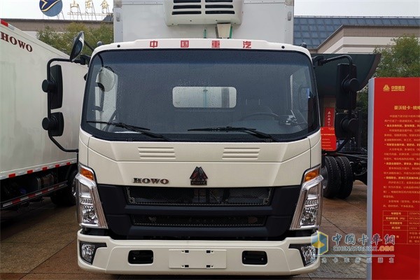 豪沃輕卡 統(tǒng)帥4x2冷藏車——城配王(福康2.8L國(guó)五機(jī))