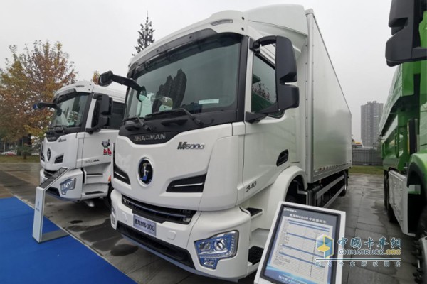 同時現場還展出一輛德龍M6000中置軸列車