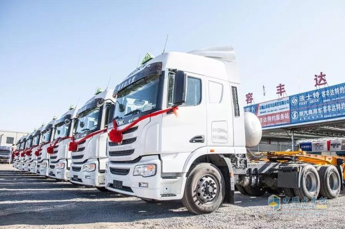 首批聯合卡車U＋國六LNG（天然氣）牽引車大單交付