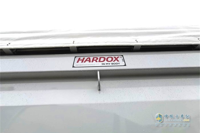 汕德卡上裝用料上乘，嚴把品質關(進口瑞典HARDOX高耐磨鋼板材料)