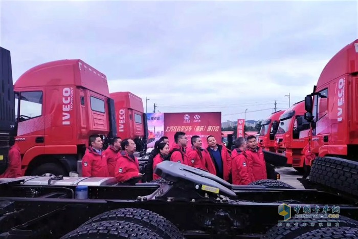 上汽紅巖 紅巖杰獅C6 牽引車 燃?xì)廛? height=