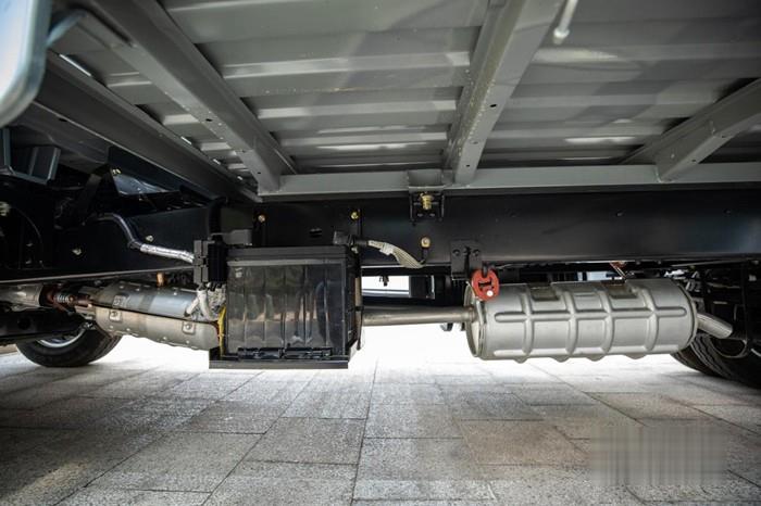 神騏T30的底盤采用全尺寸輕卡直通大梁