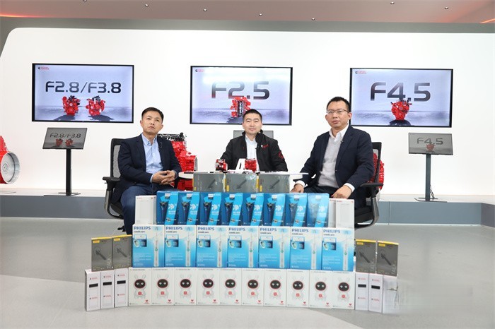 北京會場：從左起福田康明斯應用工程經理楊立波 福田康明斯服務總監伊里亞斯福田康明斯輕型業務總監鄭祥云