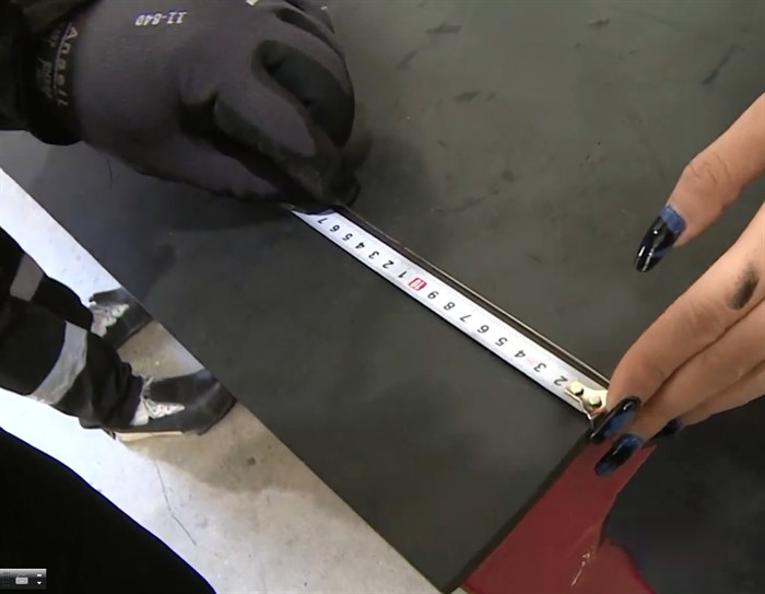 技術人員現場進行專業測量