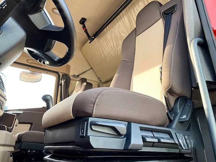 解放青汽JH6 6x2領航版AMT