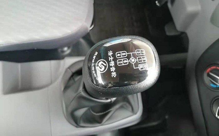 福田時代領航 金牛王 中卡載貨車