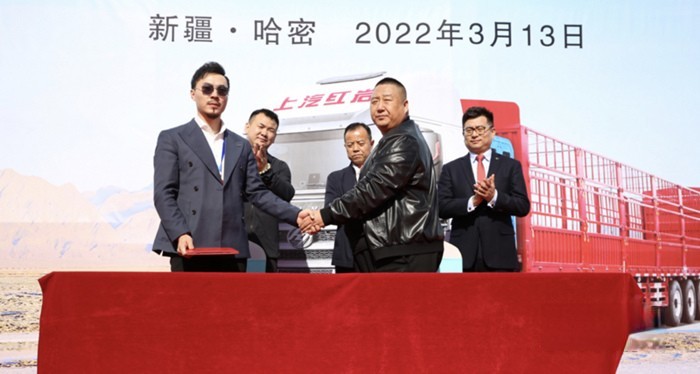 巖杰獅C6 PLUS CNG牽引車交車現場