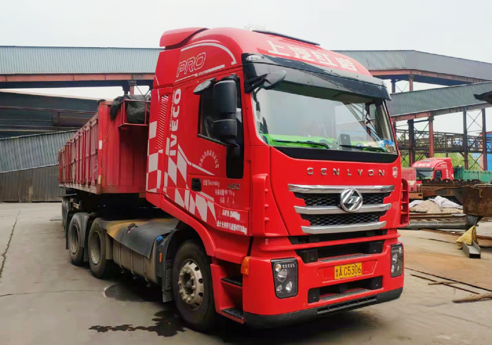 馬師傅的紅巖杰獅C6牽引車