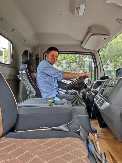 楊明君駕駛東風凱普特星云