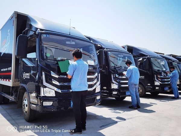 抖音點贊身邊的抗疫英雄,上汽輕卡致敬最美物流人