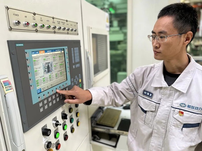 解放動力,發動機