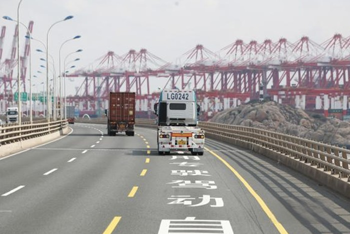 洋山港：智能重卡無人駕駛邁向常態(tài)化運(yùn)營(yíng)