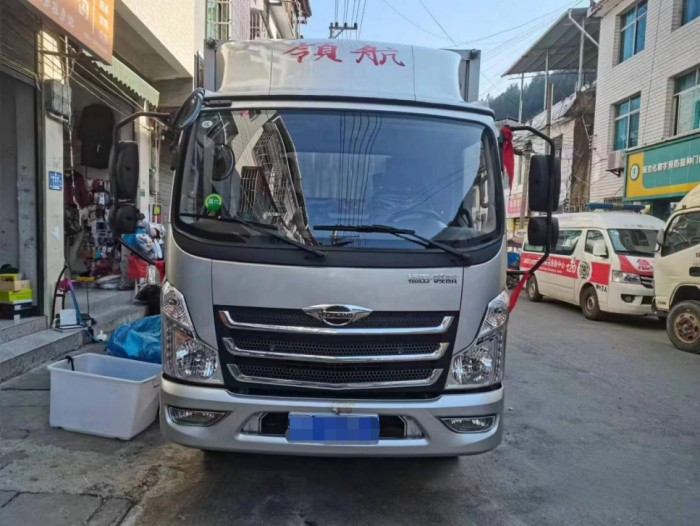 “服裝物流達人”韋新春:輕卡跑長途就選領航M5 開得舒服、賺得更多