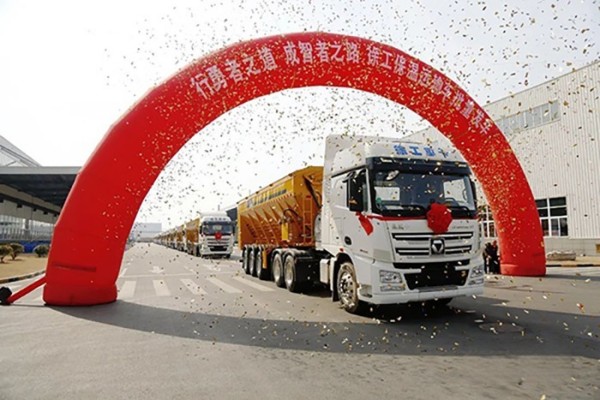 12臺齊發！徐工保溫運輸車啟航寧夏