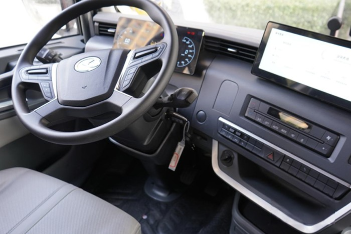 全是科技與狠活，華菱S11重卡新品近距離體驗