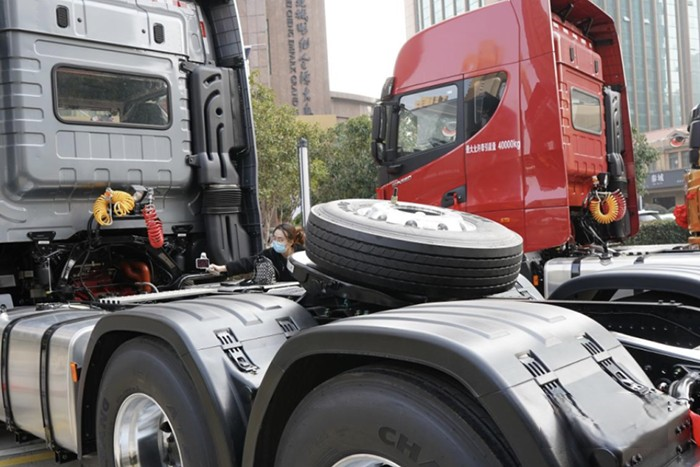 全是科技與狠活，華菱S11重卡新品近距離體驗