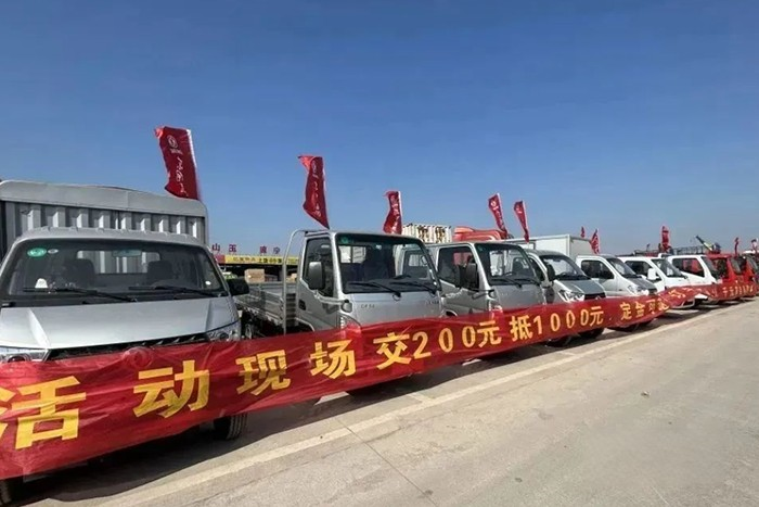 斬獲訂單19臺!東風輕型車為卡友運輸添彩頭