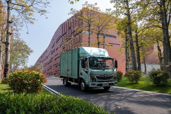 奧鈴速運高出勤，杜先生喜奪“駕駛時長PK賽”千元手表