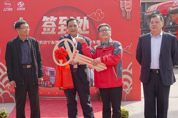 助力長(zhǎng)途煤炭高效運(yùn)輸，紅巖杰虎H6牽引車(chē)批量交付山東用戶(hù)