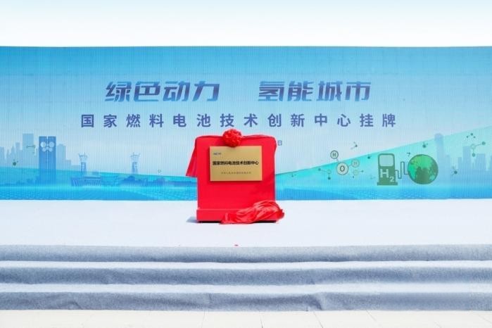 2023年3月8日,是習近平總書記對濰柴集團發(fā)展作出重要指示五周年,當天上午9點,濰柴集團召開“心無旁騖攻主業(yè)建設世界一流強企”千人專題會議,重溫總書記重要指示,號召全體員工牢記囑托,堅定不移沿著總書記指引的道路前行,奮力書寫更加亮麗的“新答卷”。