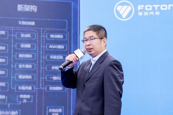 福田汽車(chē)工程研究總院輕卡技術(shù)中心主任張文明講解歐馬可智藍(lán)E系列純電產(chǎn)品